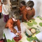 Dozen groot en klein, spelen met dozen is fijn