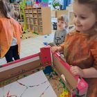 Dozen groot en klein, spelen met dozen is fijn