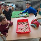 2kc - Piep, knor, bèèèèèh... Welkom op de boerderij!