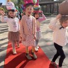 Gekke hoedenmakers modeshow