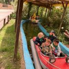 Op zwier met de bus: schoolreis H. Malter - toneelvoorstelling 'Morgen is 1 keer slapen'
