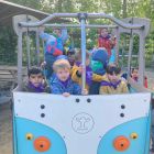 Op zwier met de bus: schoolreis H. Malter - toneelvoorstelling 'Morgen is 1 keer slapen'