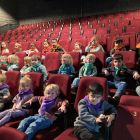 Op zwier met de bus: schoolreis H. Malter - toneelvoorstelling 'Morgen is 1 keer slapen'