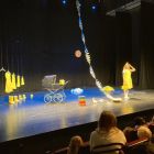 Op zwier met de bus: schoolreis H. Malter - toneelvoorstelling 'Morgen is 1 keer slapen'