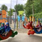 Op zwier met de bus: schoolreis H. Malter - toneelvoorstelling 'Morgen is 1 keer slapen'